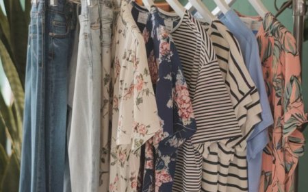 Jeans or Sweatpants? Discover What Suits You Best Today